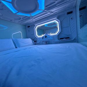 Deluxe Capsulehotel